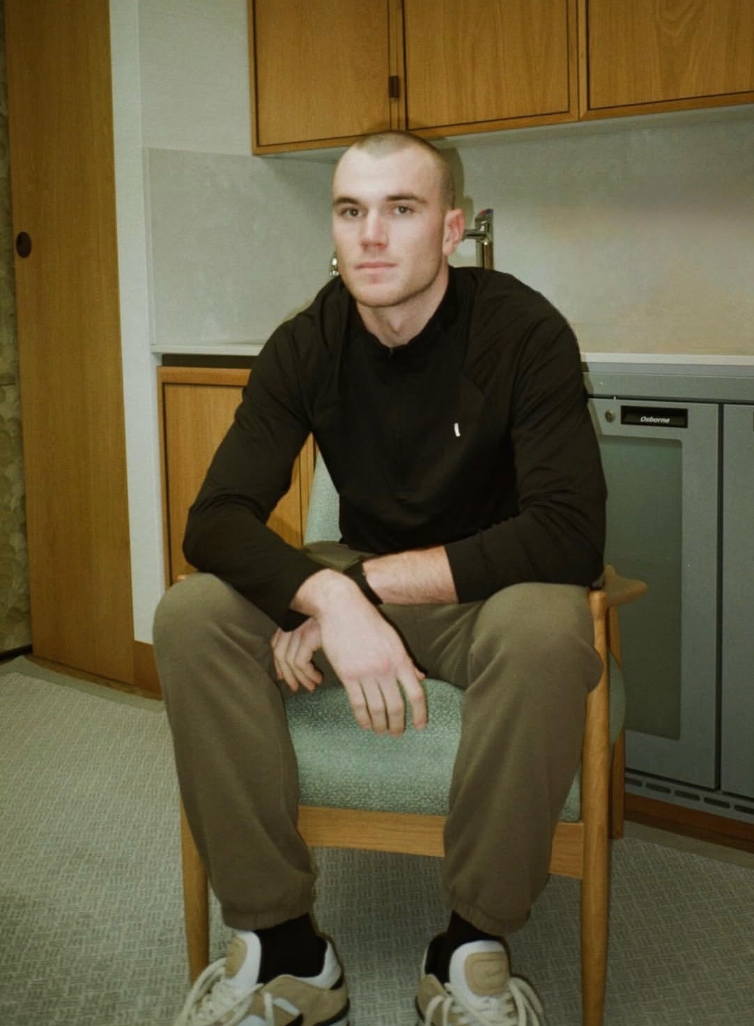 帅哥请问你是❓德雷珀光头造型，你觉得怎么样❓ 