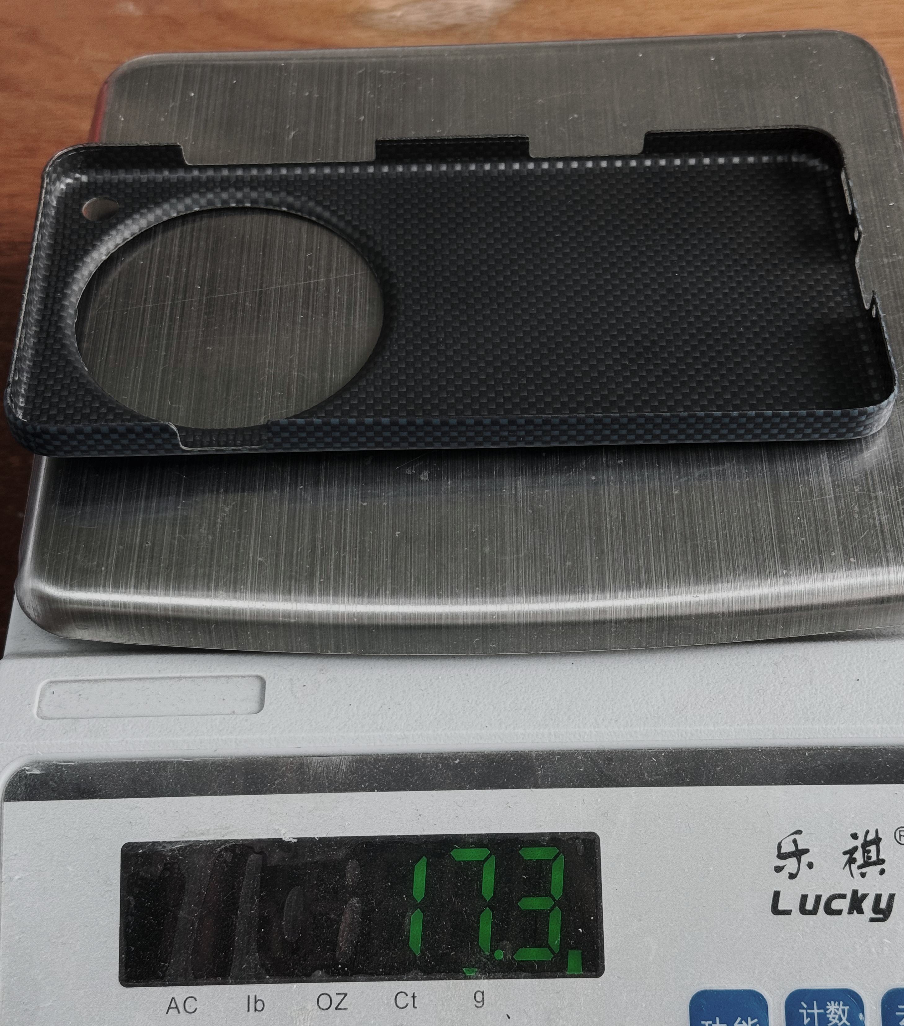 三面双密度拼接纤维，内包磁铁模组（包含霍尔磁铁）控制在17.3g！很轻盈[坏笑]