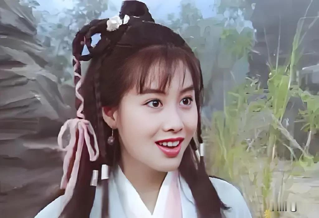 论古装造型还是以前的美人们最养眼，随随便便一根布条就可以给人一种眼前一亮的感觉，