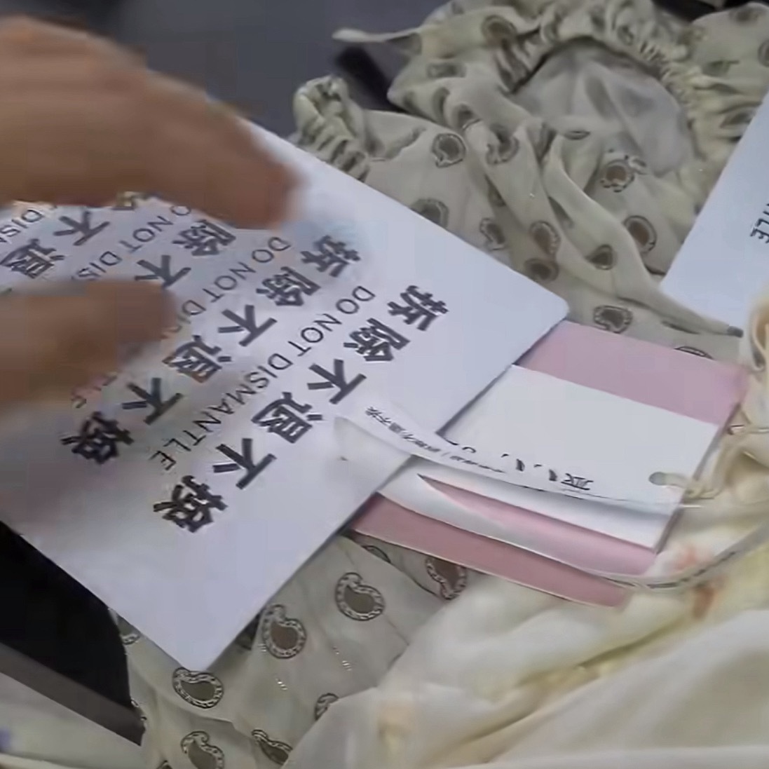五一买24件衣服全退光店主心态崩了24件衣服？？？五一放假这几天没少换衣服啊女装
