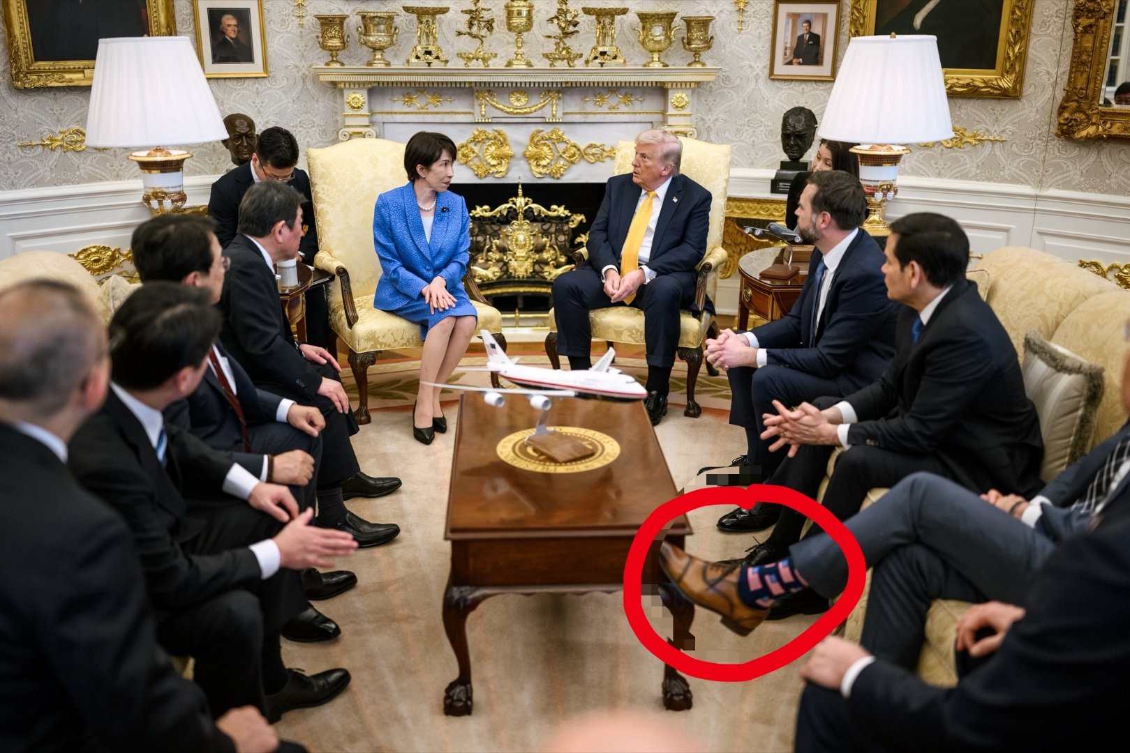 赫排长把星条旗穿脚上了热点现场特朗普见高市早苗提偷袭珍珠港