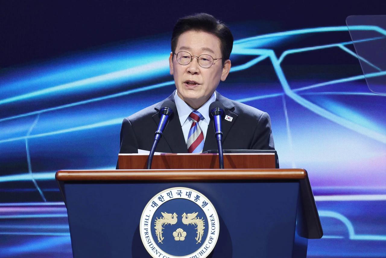8月4日，李在明干了一件足以改变韩国命运的事，他把存在72年的检察厅给废了！
 