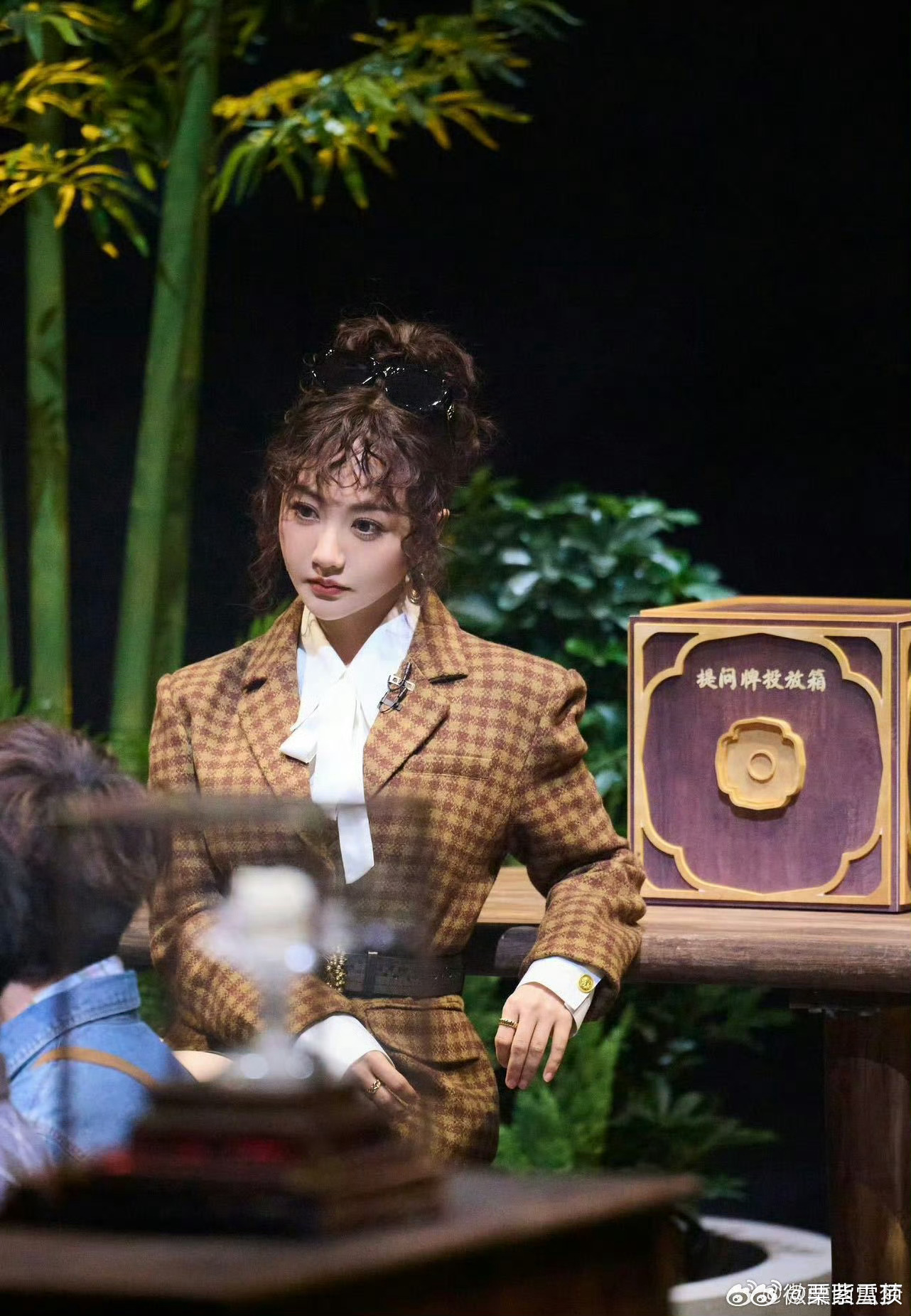 杨蓉一声姐妹大过天大侦探 大侦探里蓉灿烂登场的自我介绍简直把握拿捏狠啦长得漂亮是