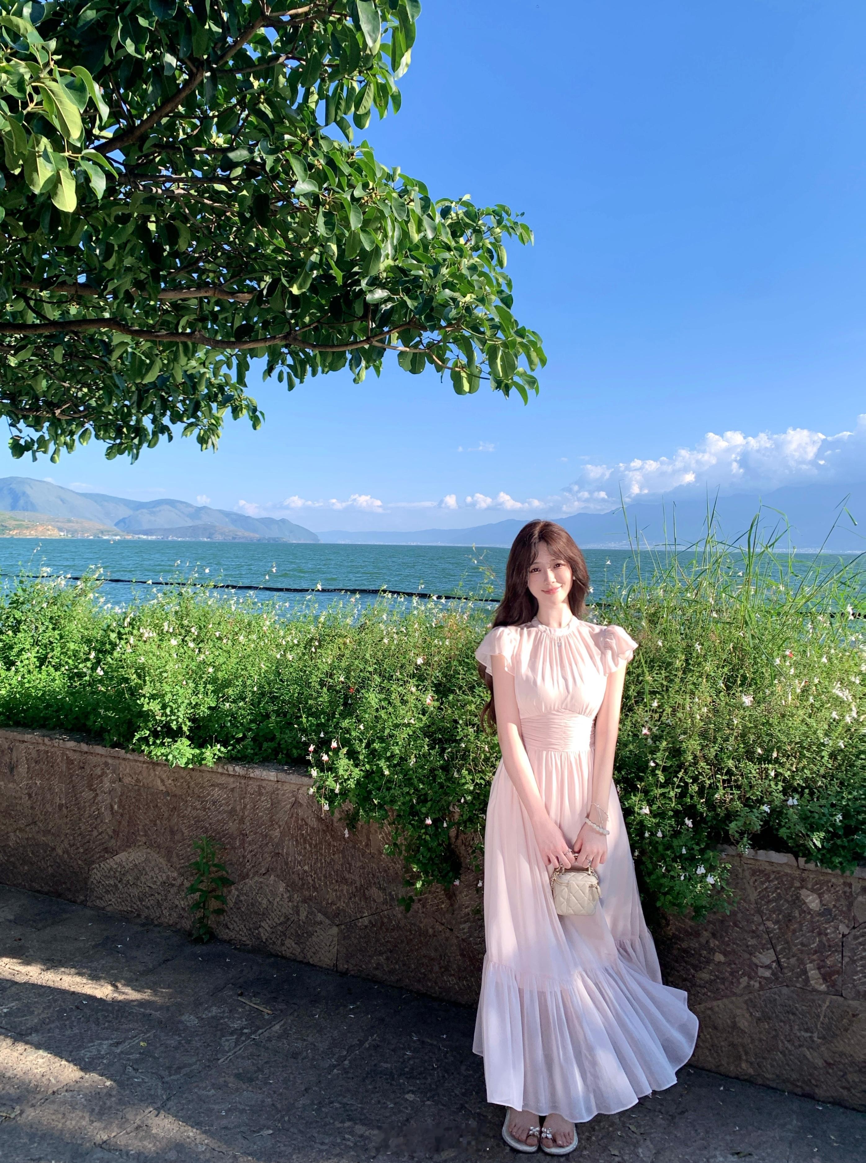 优雅永不过时，温柔自有力量 💗  ​​​