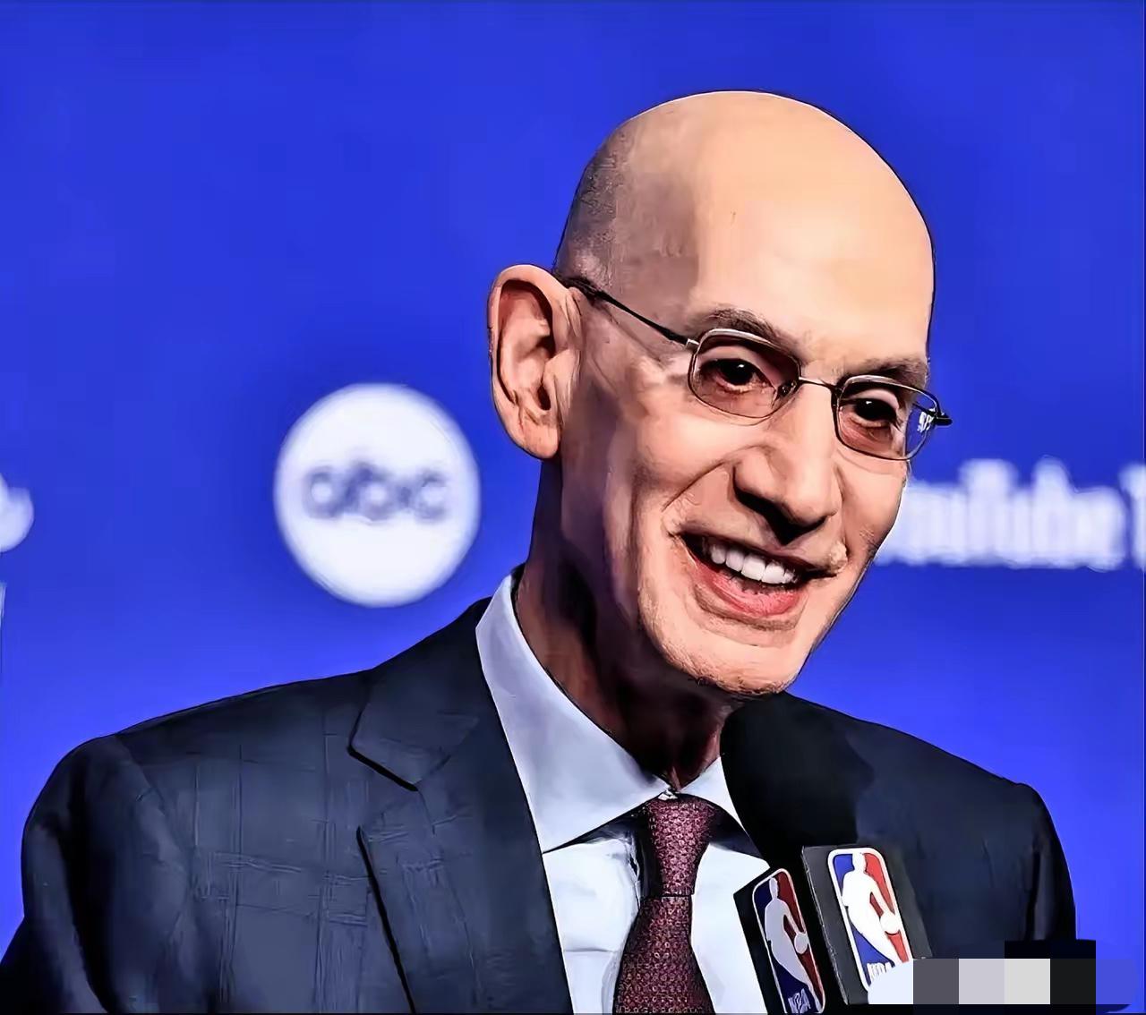 文班亚马也轮休了！肖华65场规则沦为笑话

就在全联盟155人集体轮休的闹剧闹得