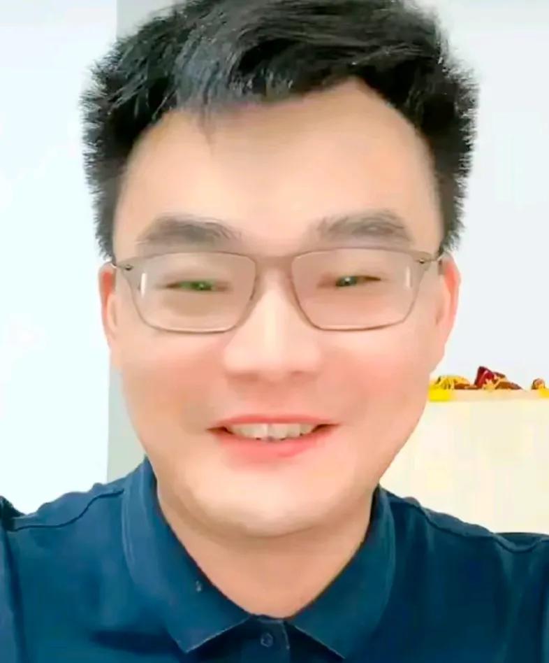 在这场横跨两岸的法律风云中，大S仿佛置身于一场精心布局的棋局之中，每一步都显得尤