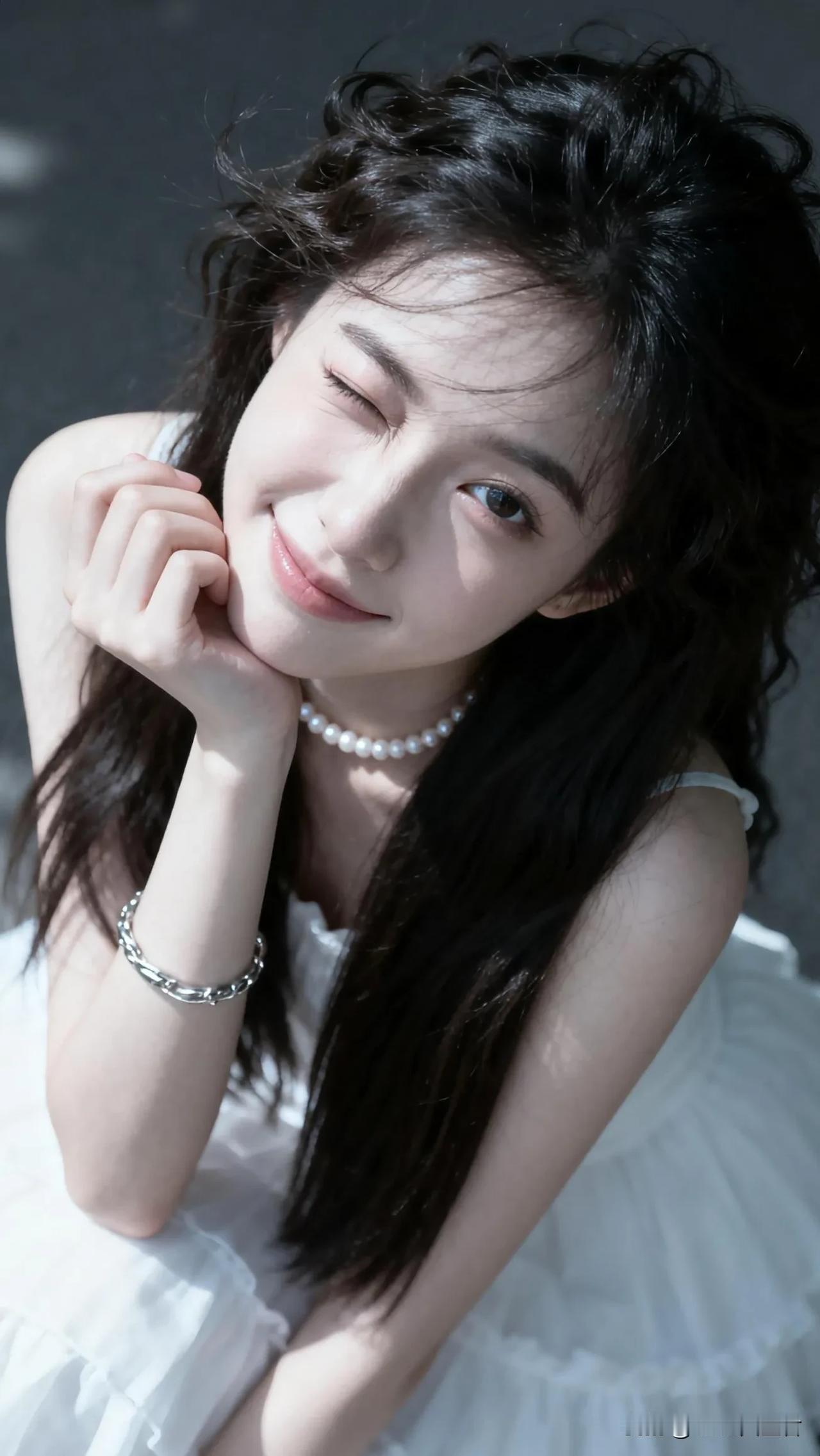 清雅脱俗的美到底长啥样？眼神清澈，仿佛藏着星辰大海。