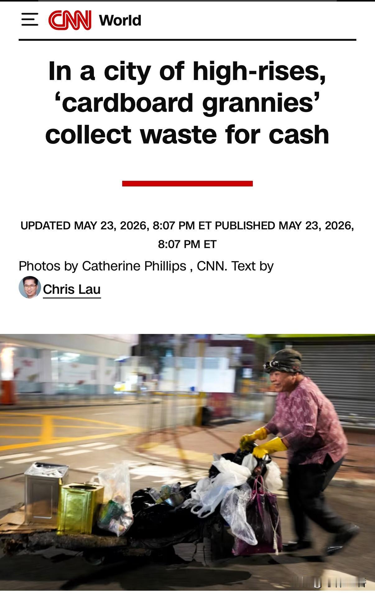 报道称，在亚洲最富裕的城市之一，香港，有老年人收集废品以获取一些收入。
   文