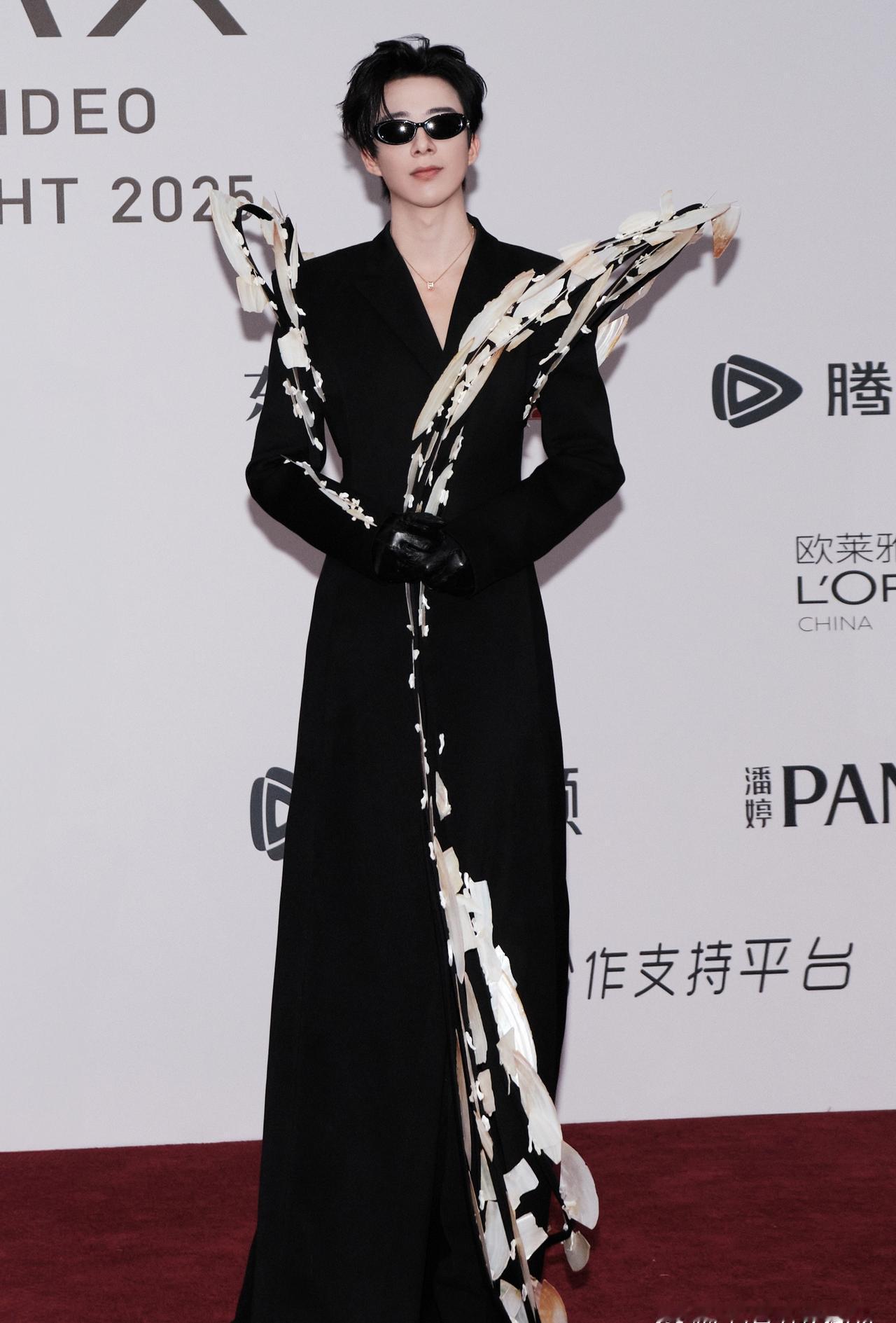 是因为不断努力的你，帅气自信的你，逐渐成熟成长的你，正是因为你的暖心与爱，双向奔