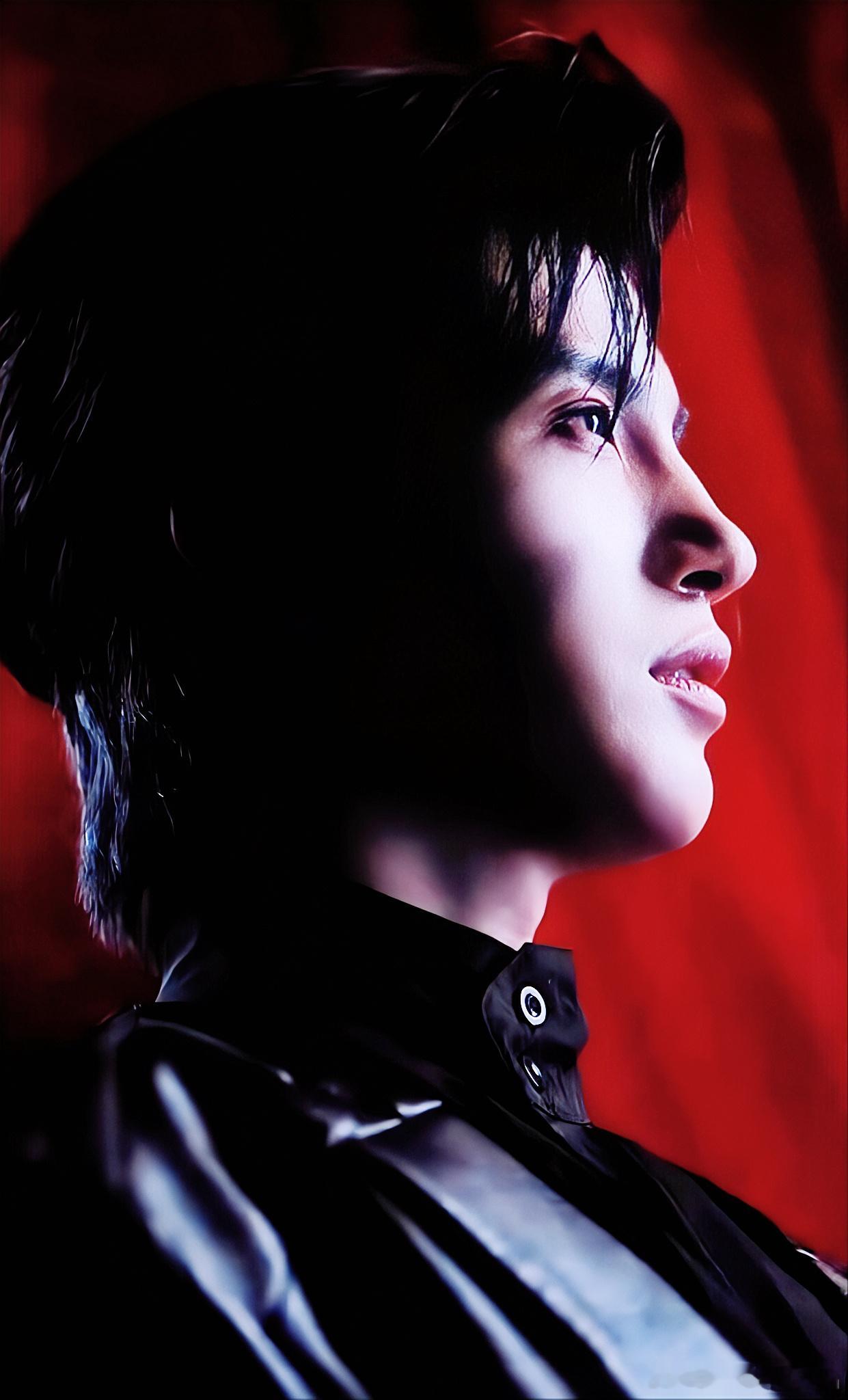 张翅破笼 短剧破笼真的太好看了，好喜欢的眼神，这眼神又温柔，又杀气，又有点恐怖，