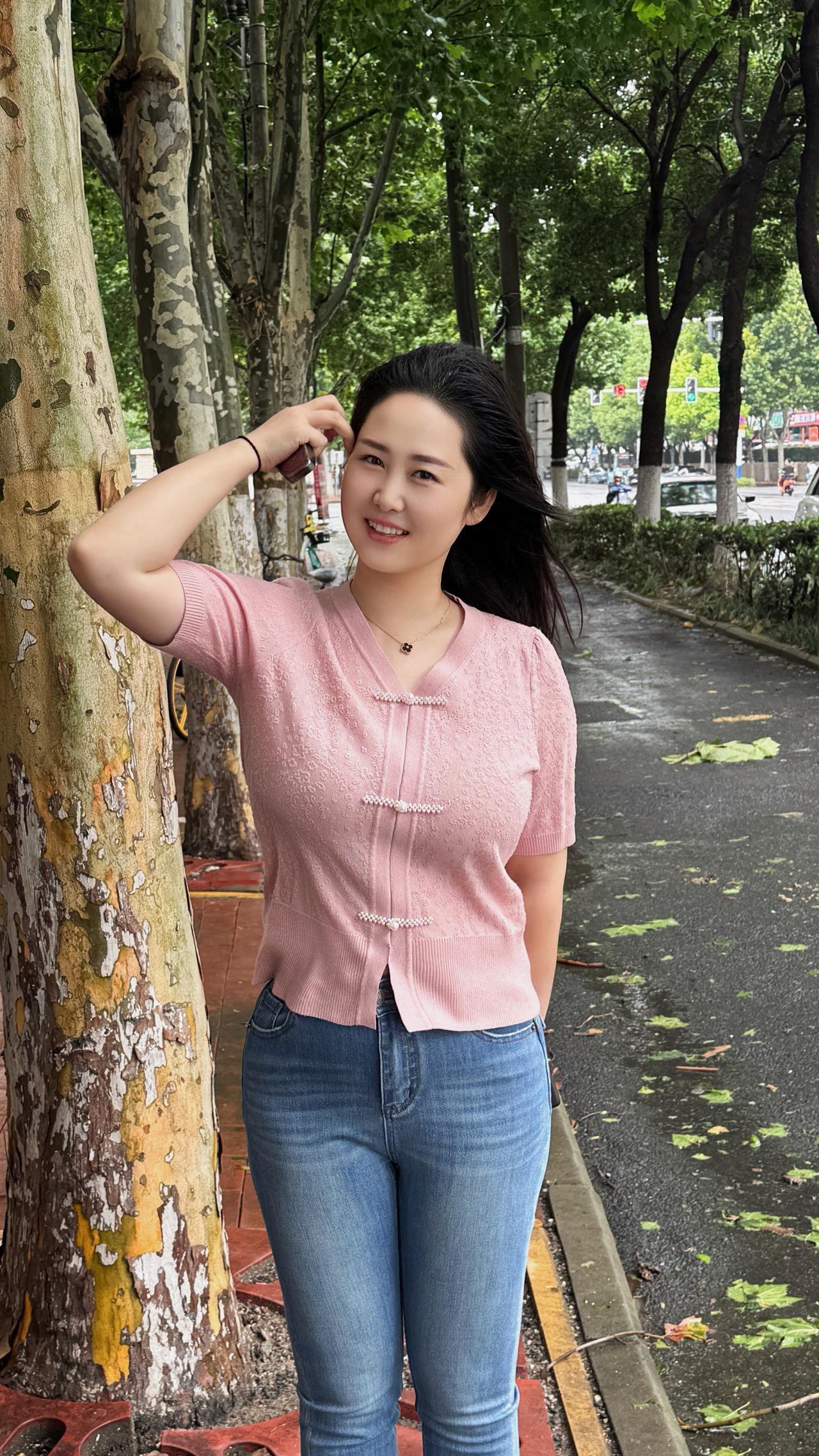 生活从未变得轻松，只是慢慢懂得了接受和顺从