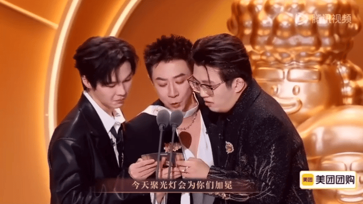 张呈雷淞然 风雪压不倒的第四年 荣光加身，实至名归！恭喜张呈雷淞然拿下最佳喜剧小