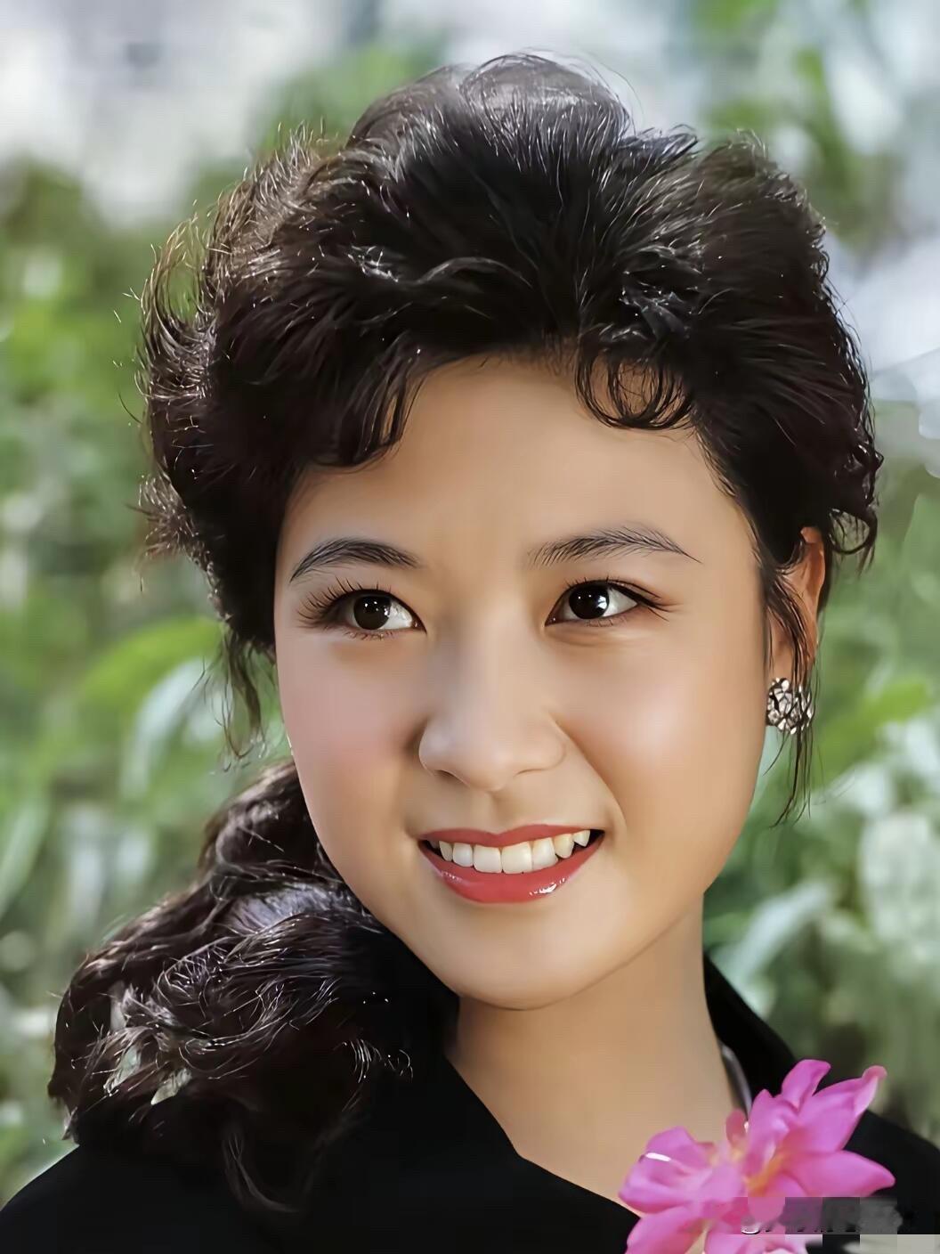 当年的女明星，即使第一眼看上去不是那么美，但就是让人看着舒服，有辨识度，她的代表