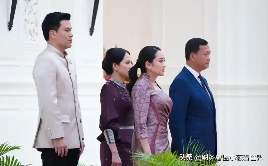 佩通坦因为工作的原因，平时不怎么穿裙子，所以一些人认为，她没有洪玛奈的妻子那么漂