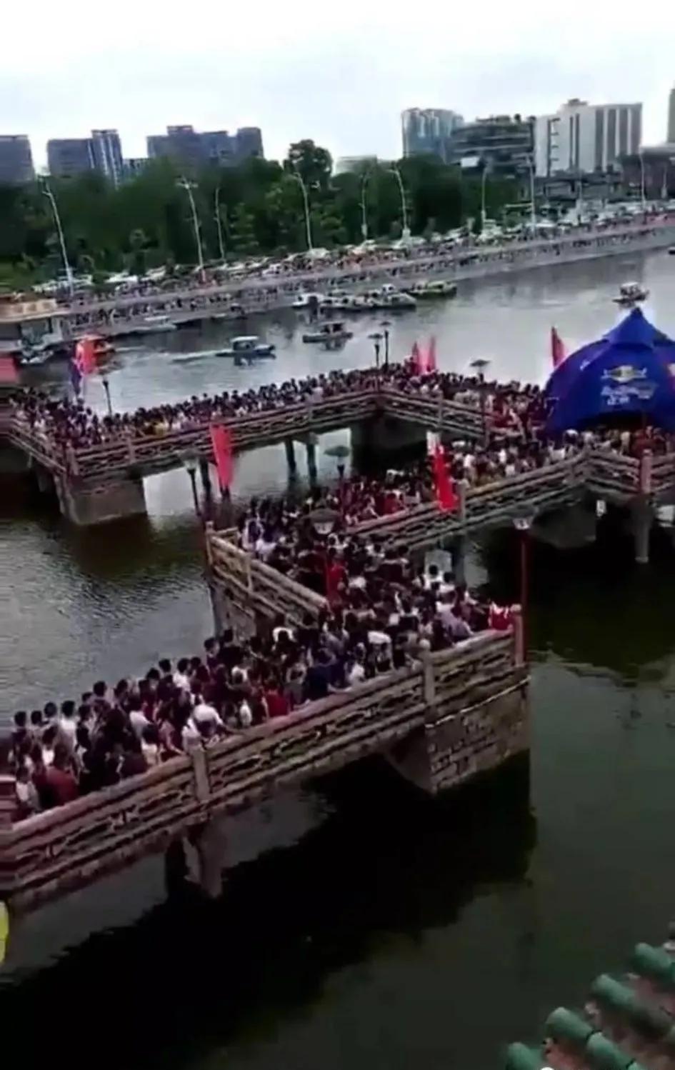 欢庆《国庆节》
广东《揭阳古城》景区、景点，处处游客人山人海！