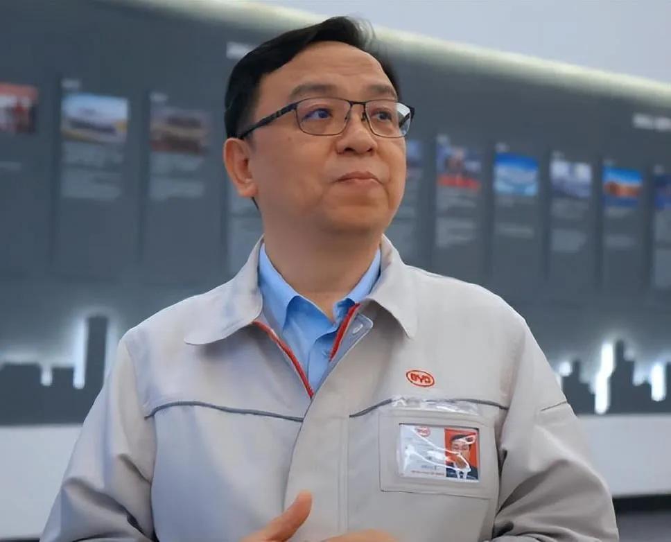 车友在韩国偶遇的比亚迪ATTO 3，就是咱们国内的元PLUS，挂上韩国专属的浅蓝