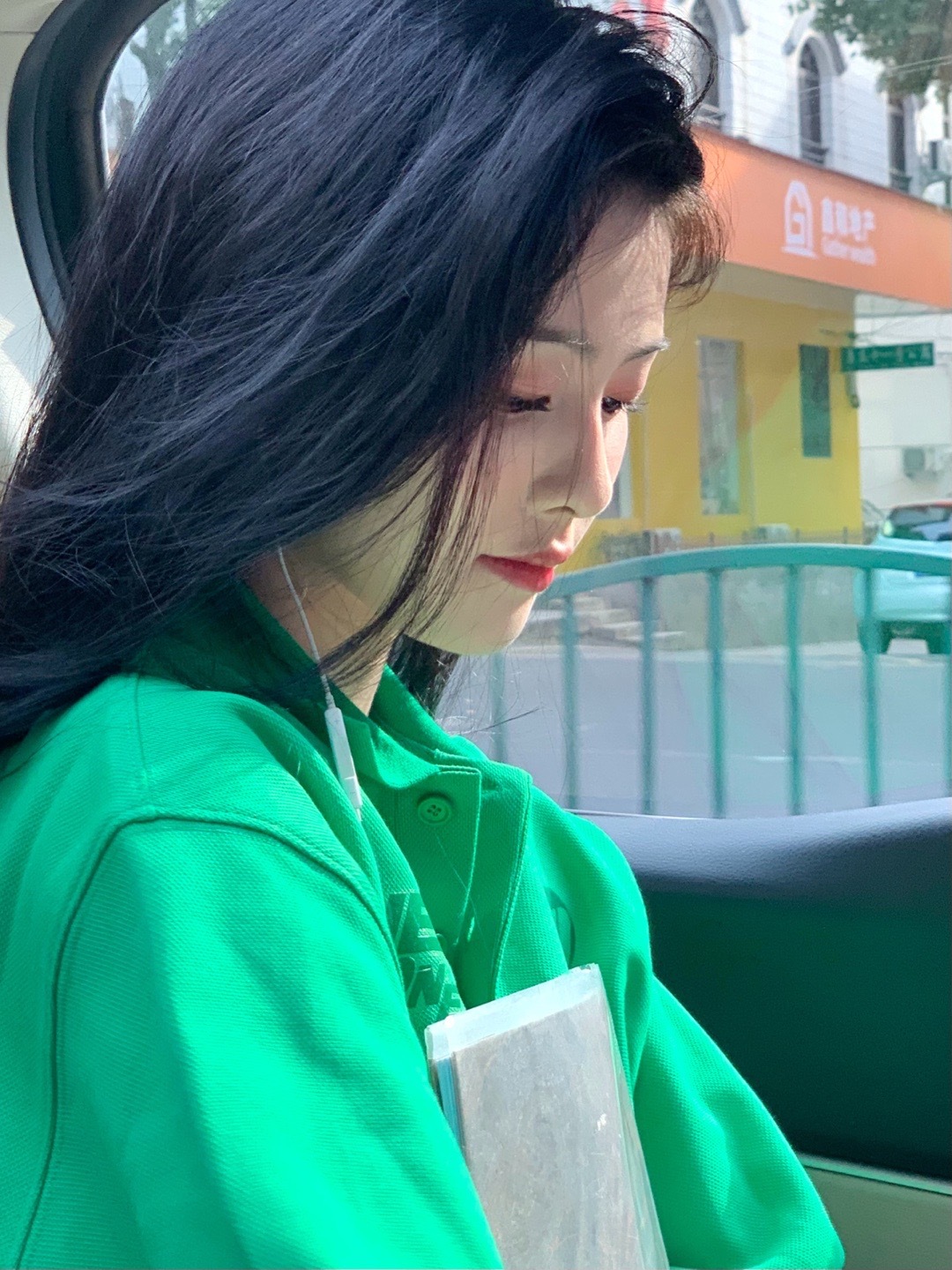 看到腿妈今天发的这一条  一下就想到了那套绿色的等你下课🍃三年时间匆匆  依旧