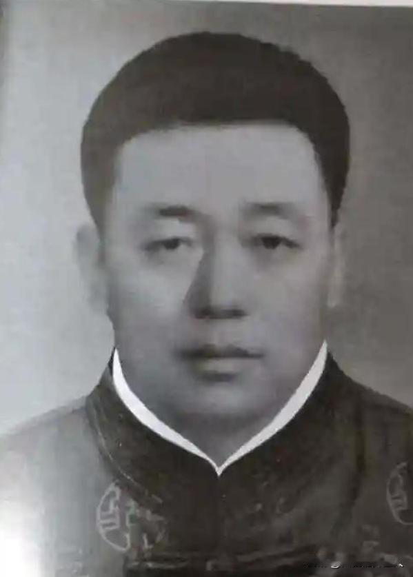 1939年4月27日，平西山南村，高志远刚一进门，就被两名战士按倒在地，身边人谁
