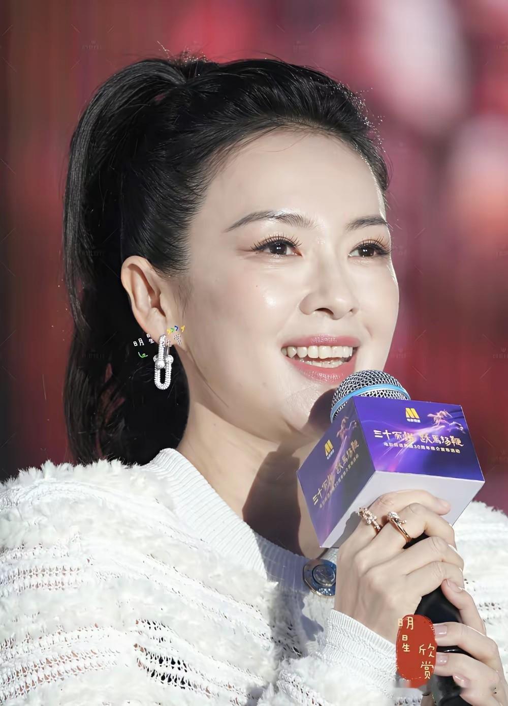 她是响当当的国际章
     曾经无可挑剔的五官，完美的骨相，成就她响当当的国际