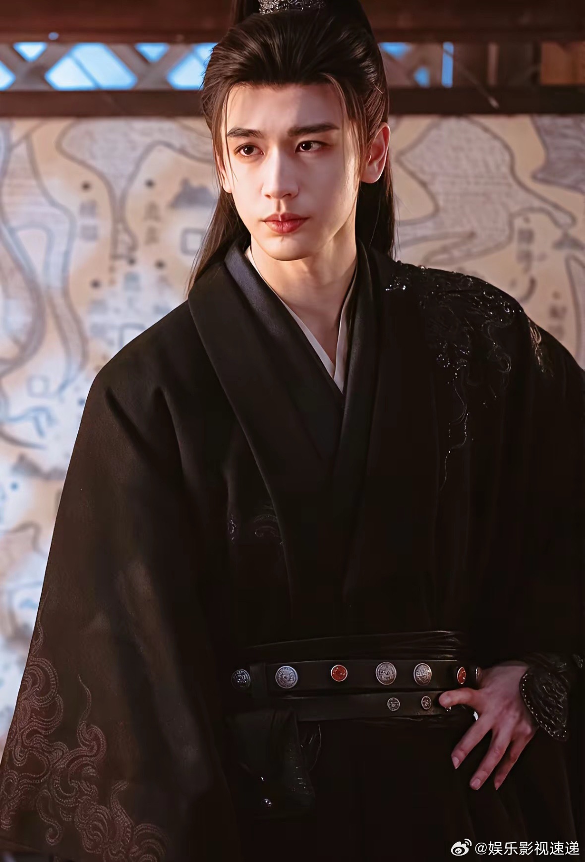 骂张凌赫，只能说《逐玉》太火了，张凌赫太火了，挡了别人的道！剧中的人物设置，服装