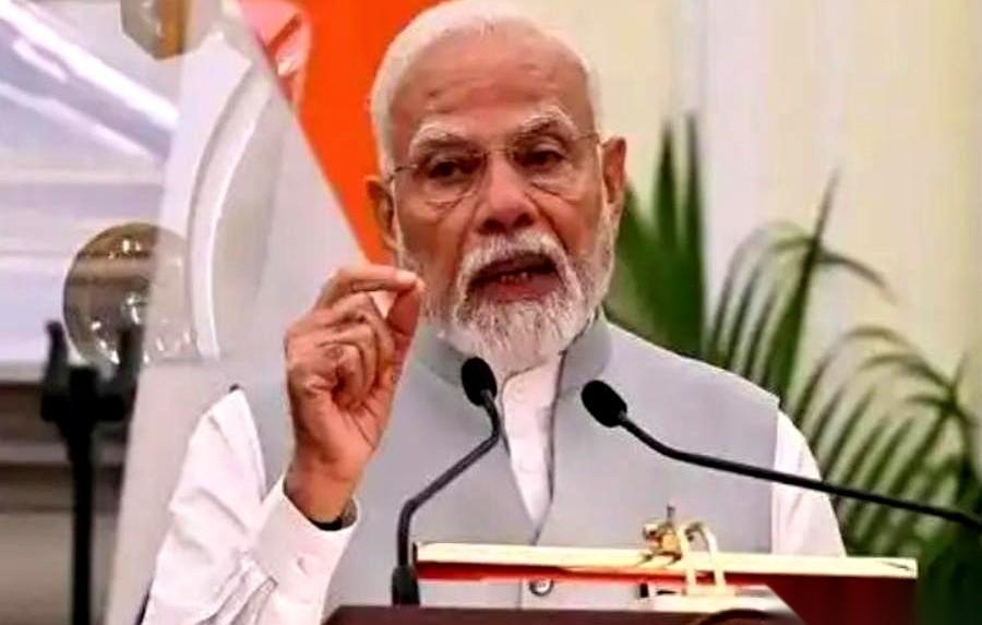 莫迪跟美国人刚把手握完，一份防务大单揣进兜里。
桌上的咖啡都还没凉透，隔壁巴基斯