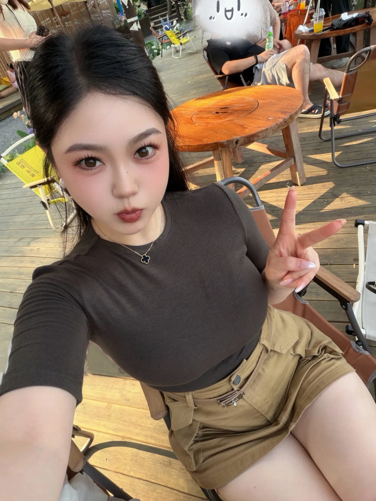 做自己就好了 爱你的人会一直选你      穿搭