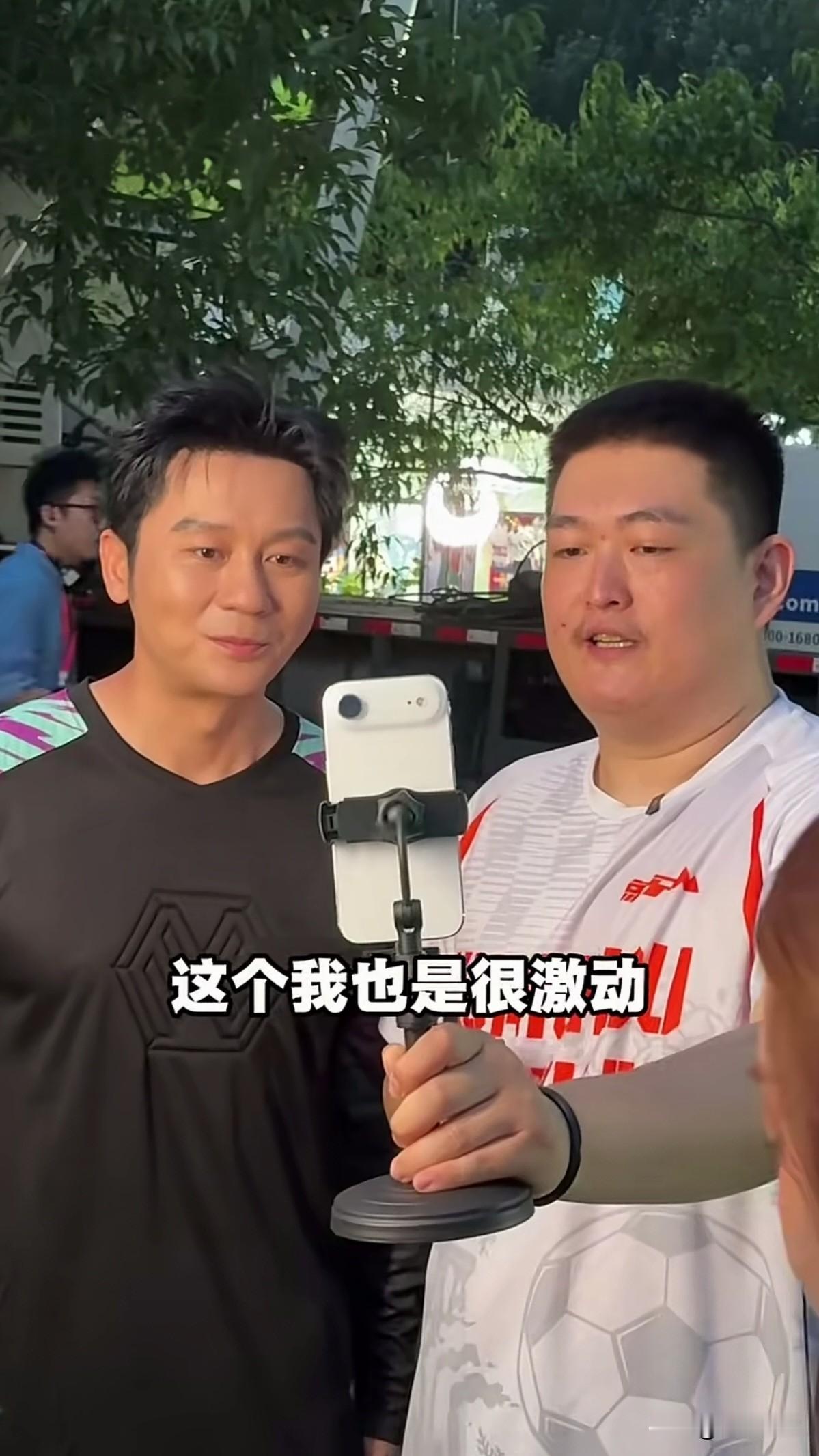 李晨作品无数，中青代演员中妥妥的实力派。又跨界综艺节目，算是娱乐圈资深人物了。