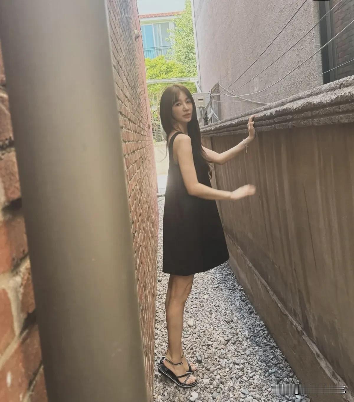 7月，演绎尹恩惠在自己的Instagram上上传了多张照片。公开的照片中，尹恩惠