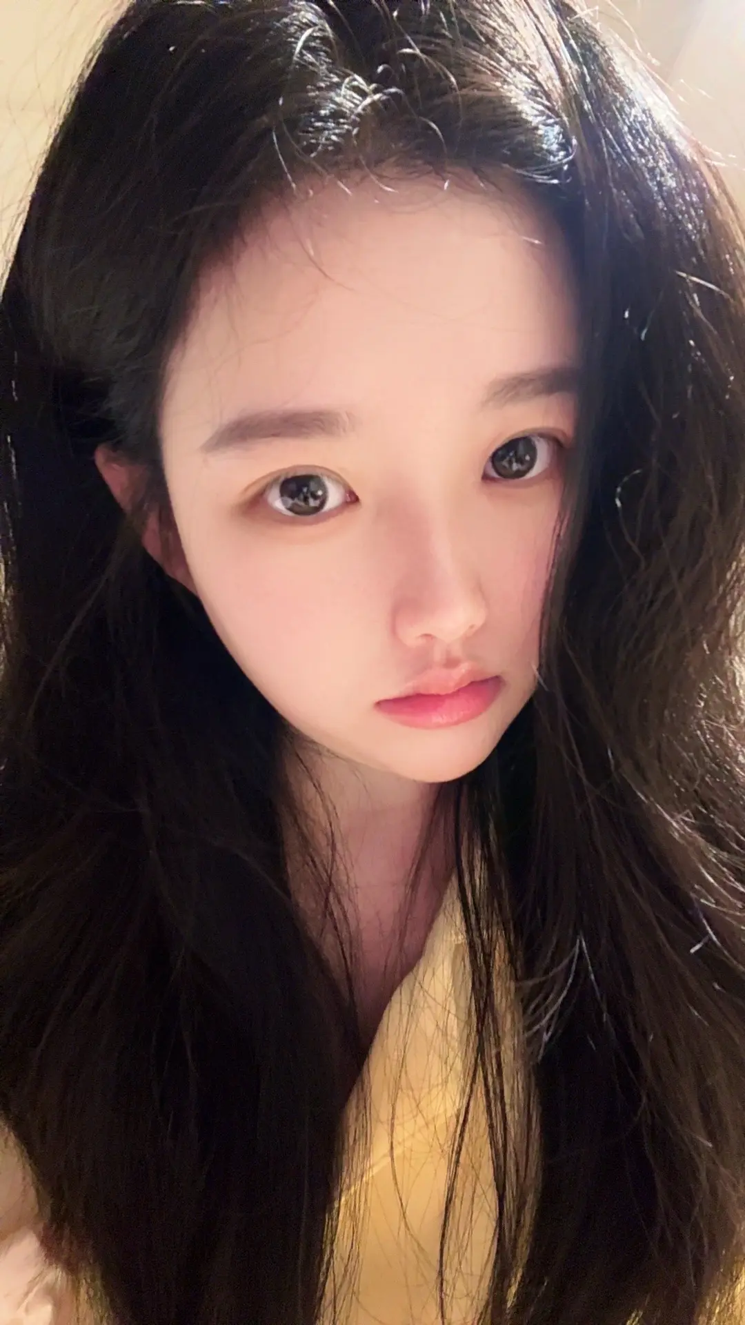 真怀念小时候大年三十下午洗完澡穿上新衣服去炫耀拿着爸妈给的压岁钱出去买...