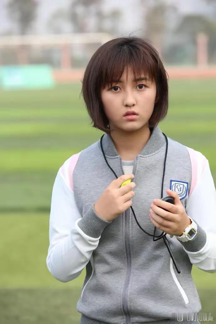 突然间发现，张子枫和宋祖儿嘴嘴唇是不是很像啊！张长发应该绝美 