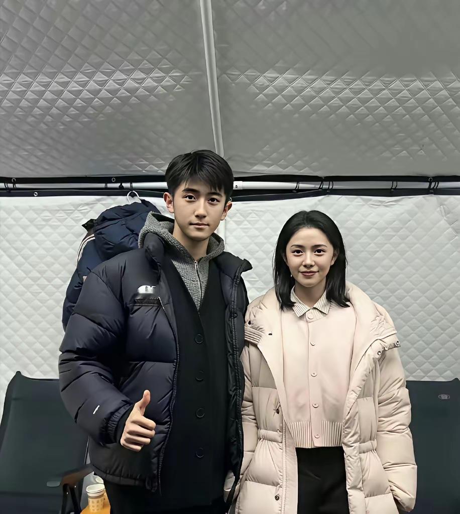 刘浩存真漂亮，旁边男生是谁？