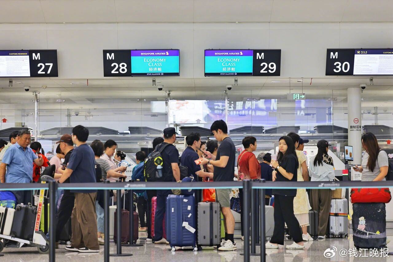 【#新加坡资本正在重仓杭州#】今年6月，新加坡航空开通杭州往返新加坡每日直飞航线
