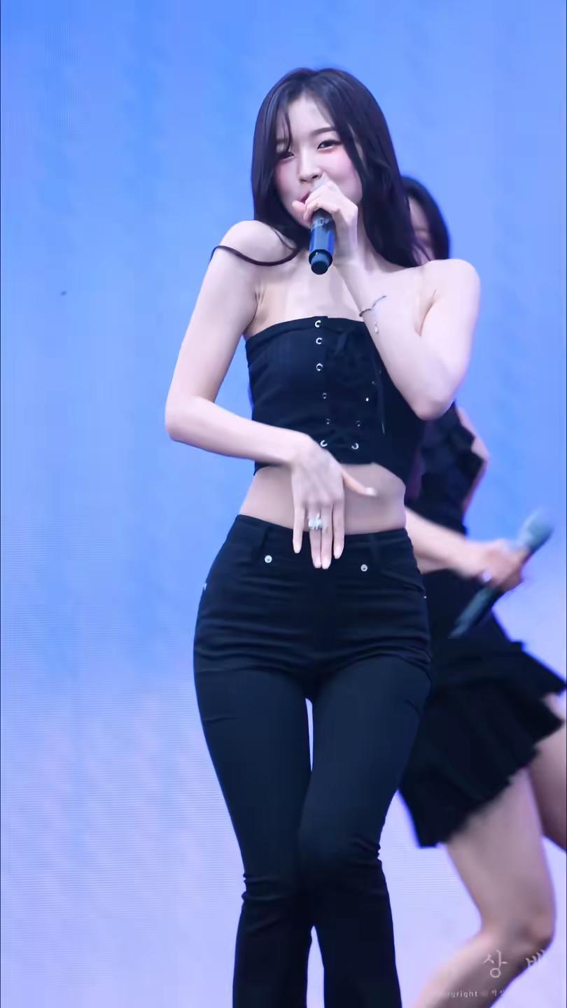 👖。崔乂园 Arin
