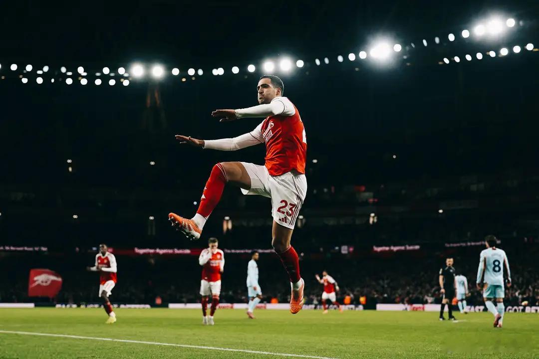 阿森纳2比0布伦特福德2-0！1.4亿巨头建功，阿森纳豪取18场不败，曼城空欢喜