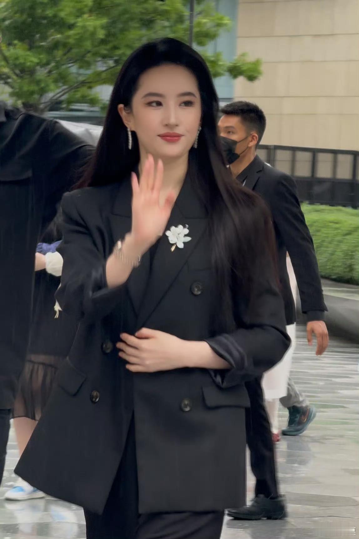 女星刘亦菲为何这么美神仙姐姐刘亦菲因为是我们心中的女神