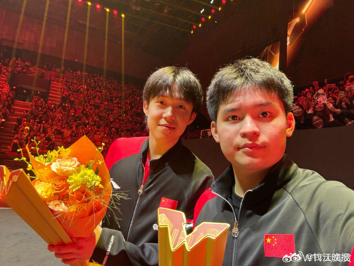 【#王楚钦林诗栋男双夺冠#自拍】#王楚钦一天一个夺冠##王楚钦林诗栋3比0周启豪