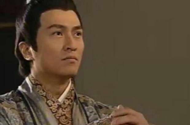 一日，陈平拿尺子在叔叔家门前反复丈量，婶婶问他在干嘛，陈平说：“你们死后，这房子