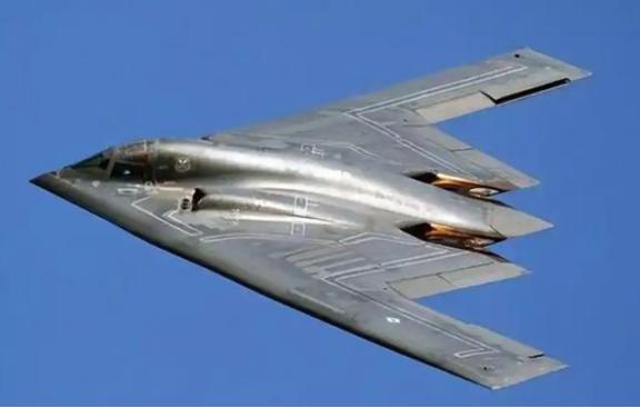 中美军力差距有多大？中国专家：美国止步20年，中国都无法赶超！如今像“美国正在加