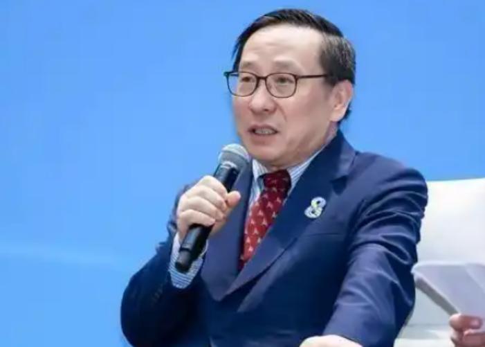 最近高志凯抛出了一个观点，引起了很大争议。他建议把“国家移民管理局”的名字改回去