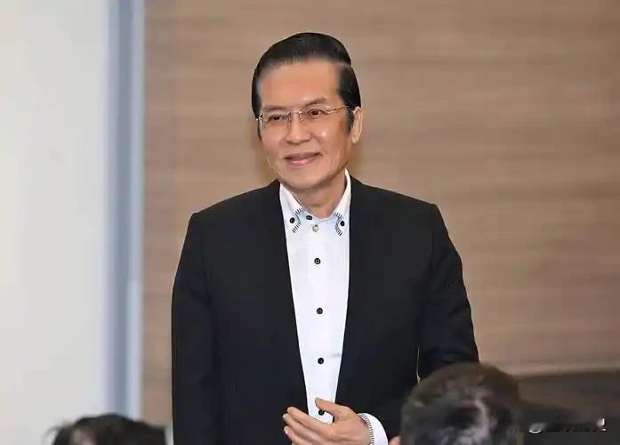 郑丽文提名张荣恭作为他的副手，不得不说郑丽文选人用人的眼光还是不错的，看看他的履