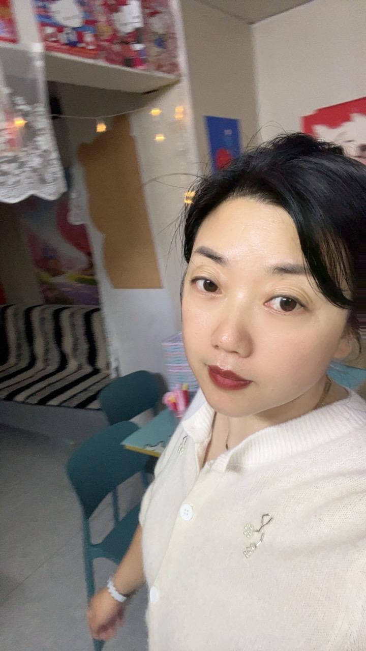 为自己而活，别为鸡毛蒜皮的小事困住。人的肉体只需需要一点点粮食就可以存...