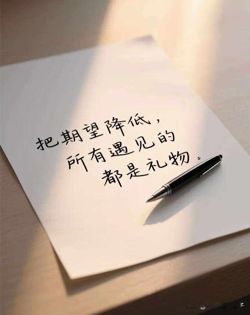 在遇到铃兰之前，我也遇到了好几个女孩，有胖的，有瘦的，也有不胖不瘦的。我很耐心地