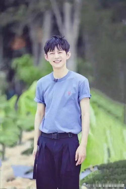 何炅唱的闹哄哄每一句都暖心 你好星期六珍藏这份专属温柔，何炅《闹哄哄》舞台太治愈