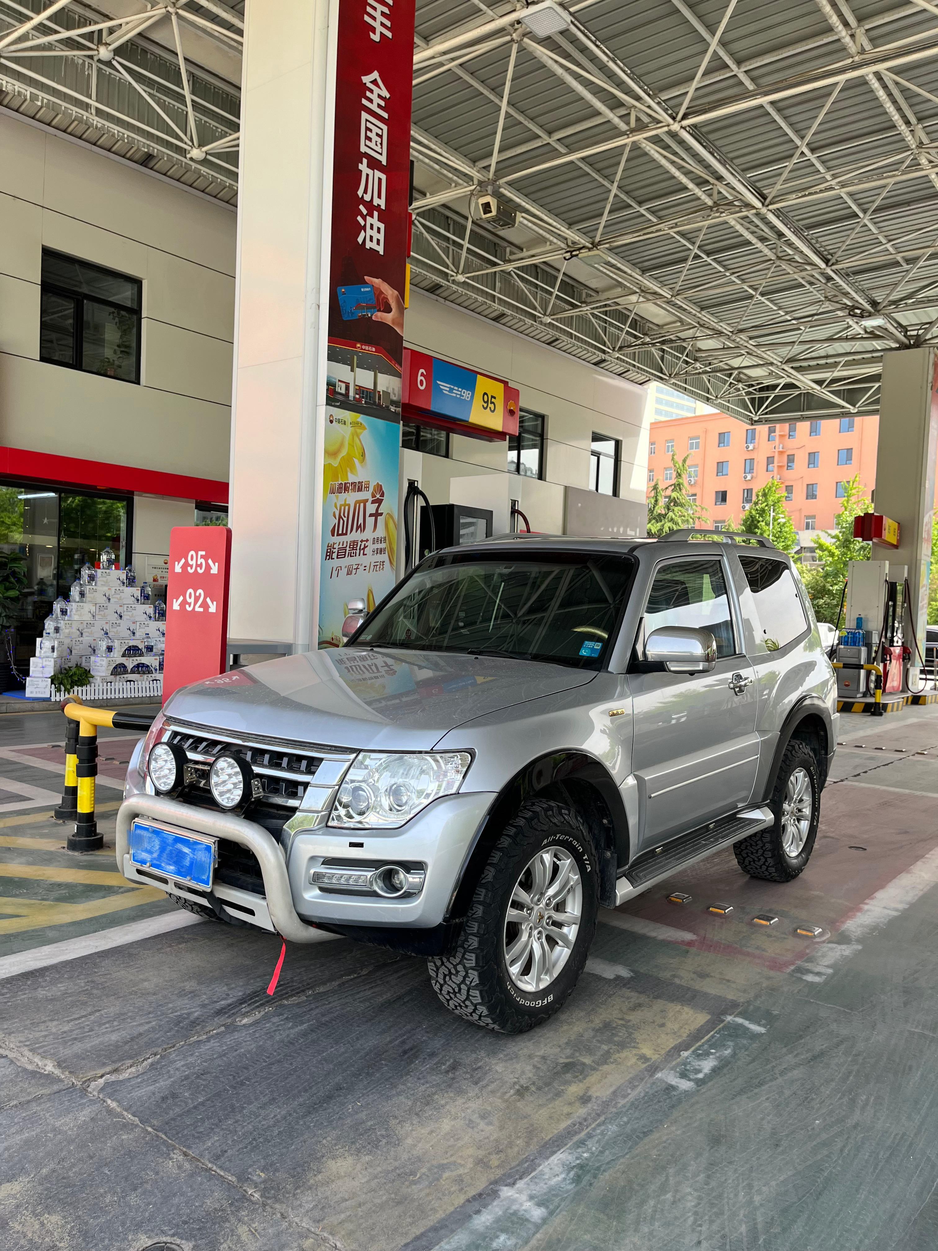 出去越个野，500块钱油市区续航260公里，比亚迪海鸥跑同样里程可能就8块吧[二