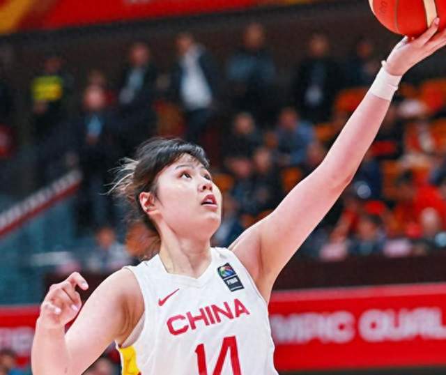 主力内线意外缺席！李月汝无缘大赛，巴特尔一番话敲醒篮坛