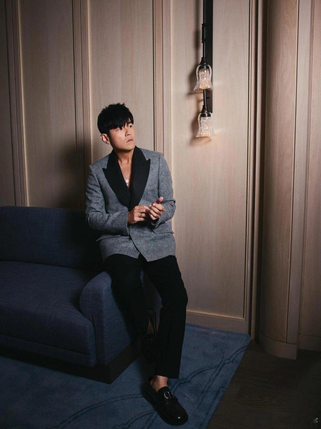 钓周杰伦只需要一杯奶茶没想到钓周杰伦竟如此轻松，一杯奶茶就搞定。别人高冷神秘，他