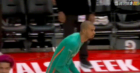 打几分？文班热身扣坏篮圈！
这个击地胯下有点难度的，完全是扣篮大赛动作。图2：3