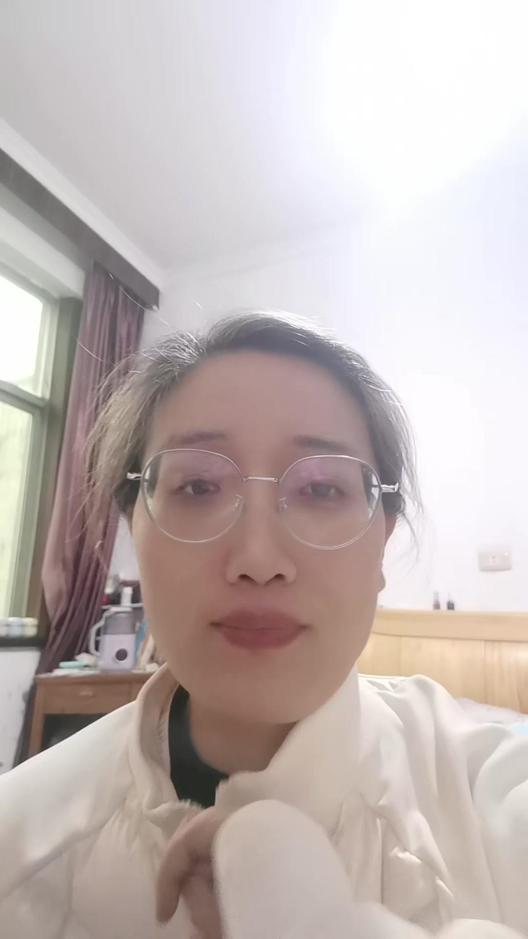 最近总被尴尬和内疚缠上，像被无形的怪物盯着。直到看到段话才明白，这两种情绪其实是