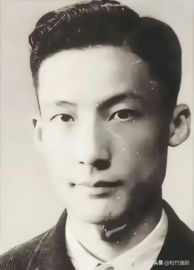 1949年，毛人凤下令处死朱君友。朱君友坦然赴死，却发现枪决他的2名特务，朝他频