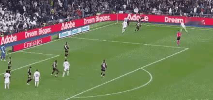 姆巴佩虽然在很多方面被人诟病，甚至他那个有点“跳水”嫌疑的动作也被人大书特书！但